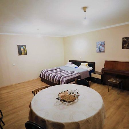 Apartament Cozy, Warm & Cheap Tbilisi Zewnętrze zdjęcie